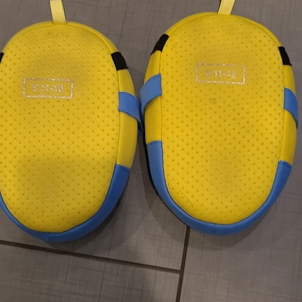 Minion Slippers Size 11-12
